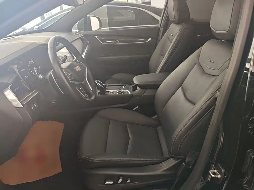 Photo 15 - Cadillac XT5