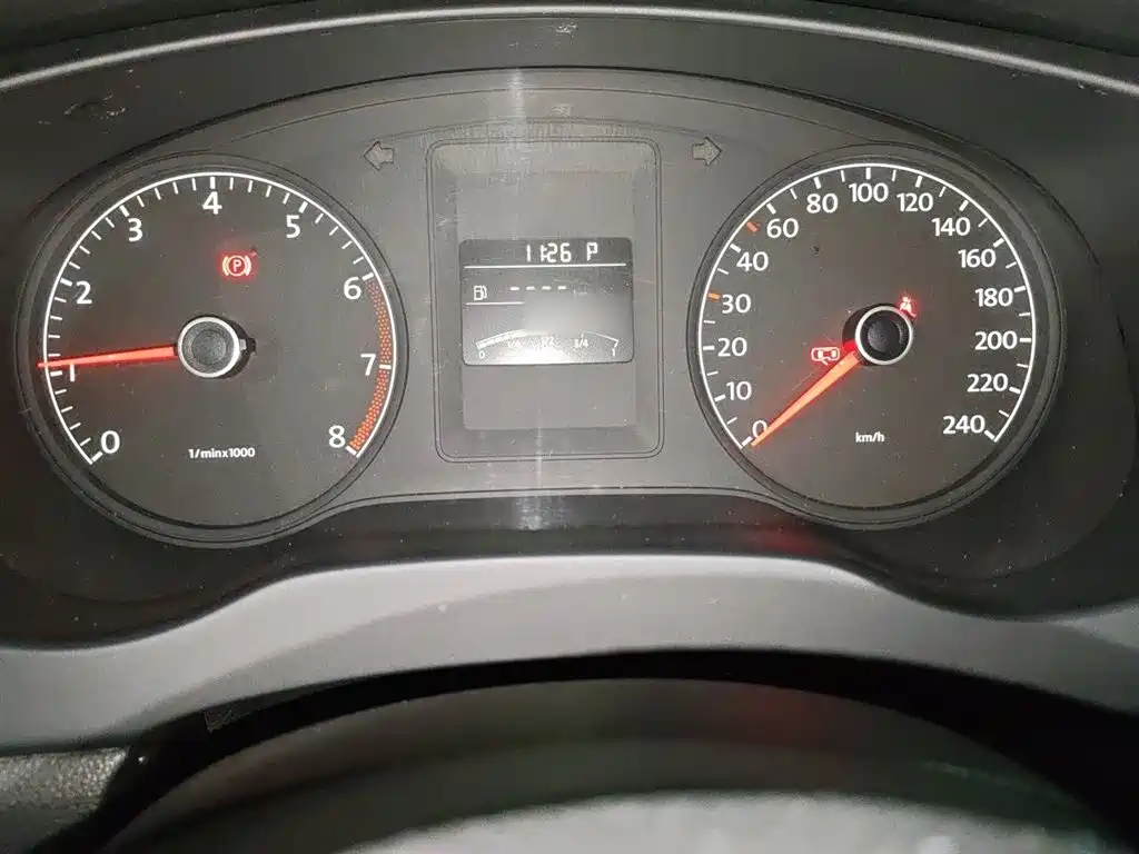 Volkswagen Sagitar 2014 1.6L Automatic Comfort фото 4