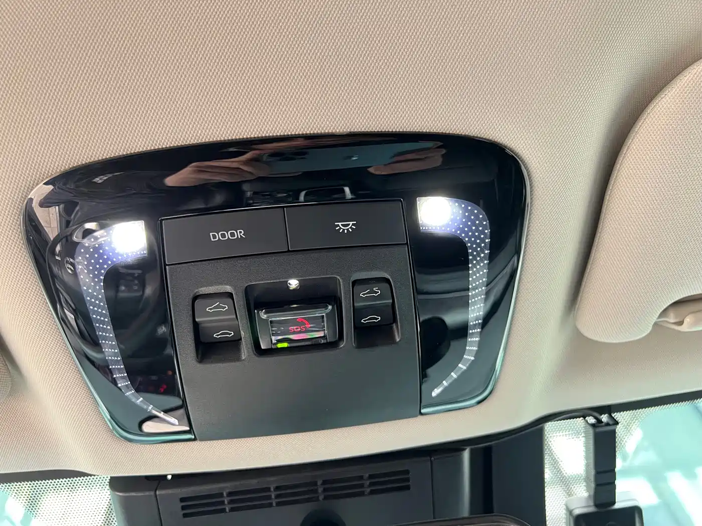 Toyota Camry 2024 2.0GVP Luxury Edition фото 17