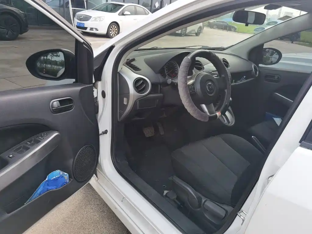 Mazda 2 2014 2012 Hatchback Dynamic 1.5L Automatic Value Edition