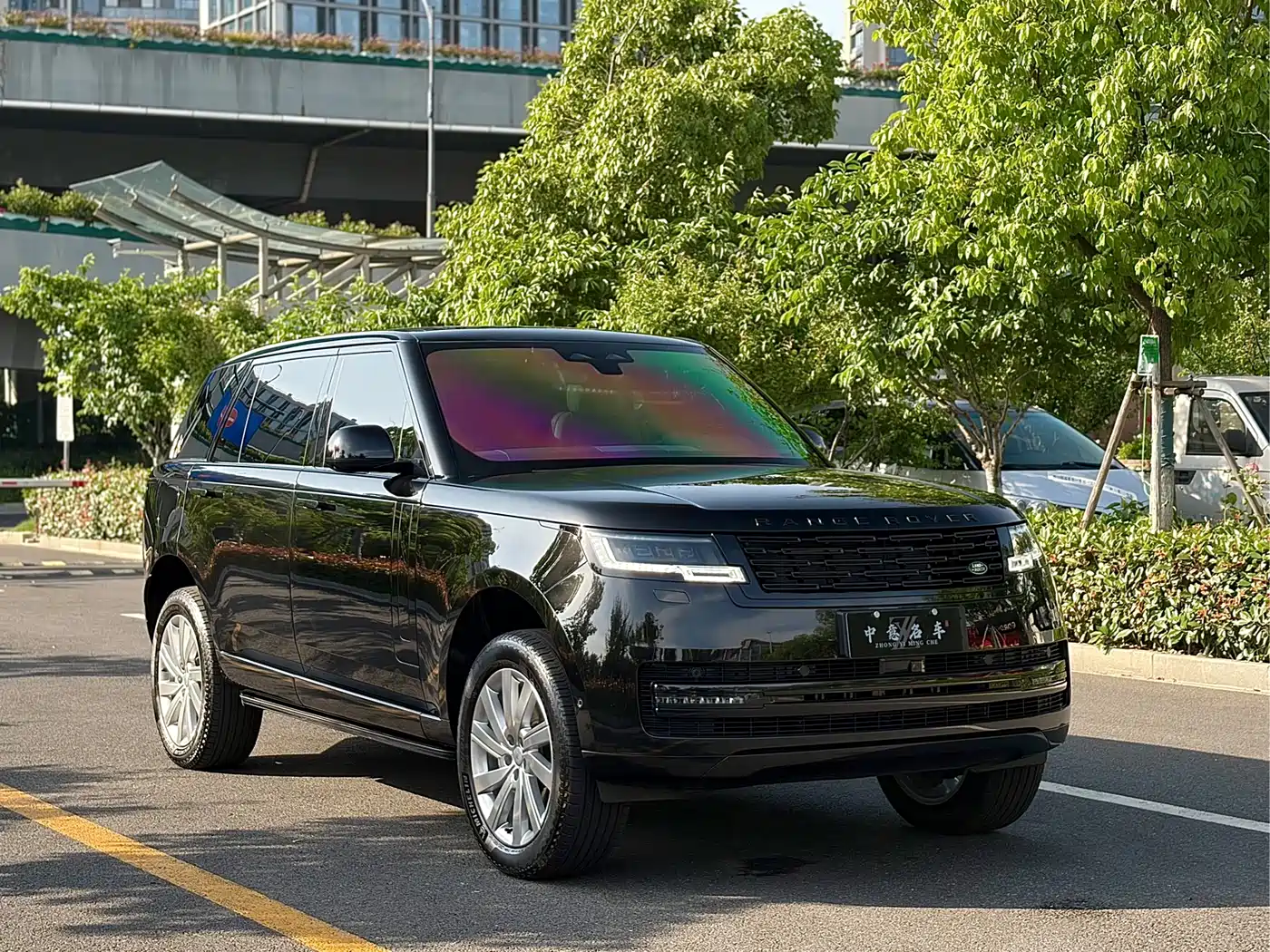 Land Rover Range Rover 2025 3.0 L6 400PS Flourishing Era Extended Wheelbase фото 3