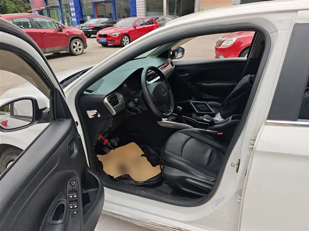 Peugeot 301 2018 1.6L Manual Comfort Edition фото 15