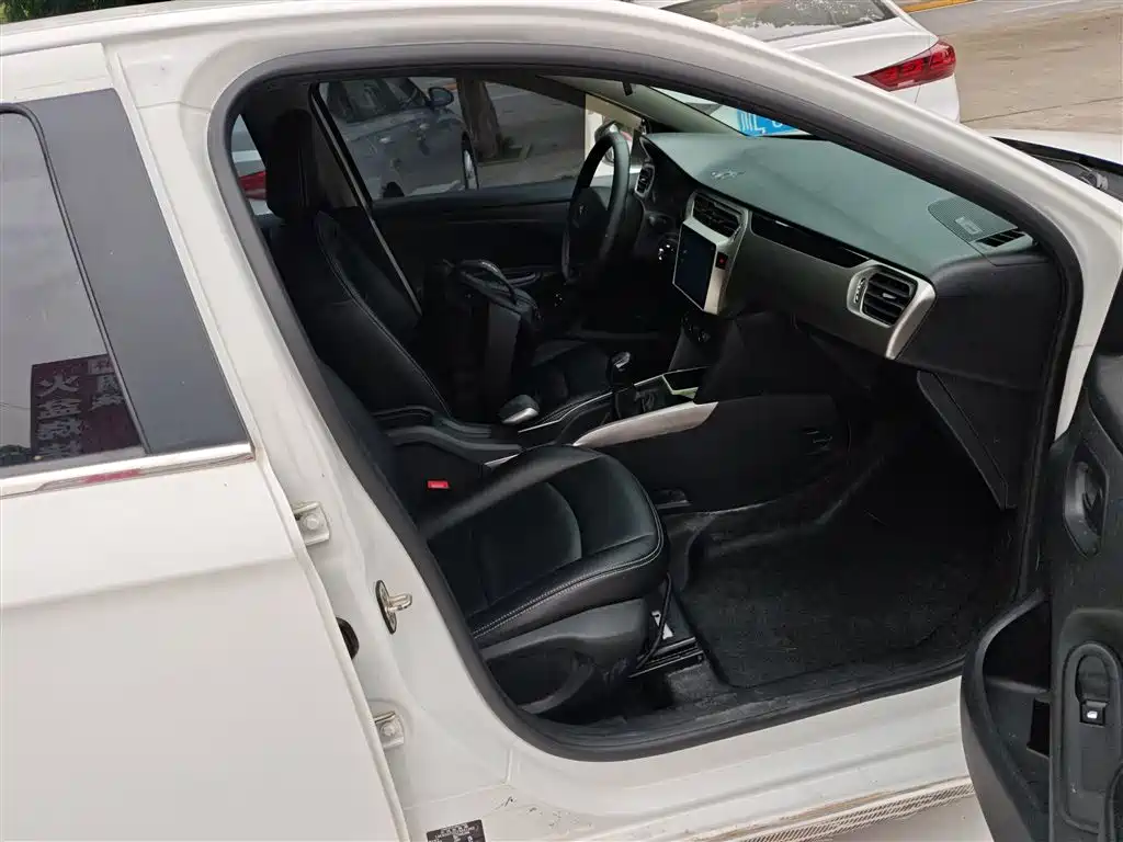 Peugeot 301 2018 1.6L Manual Comfort Edition фото 25