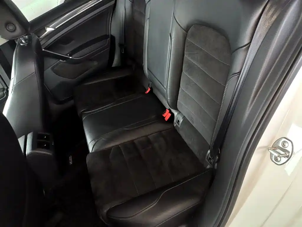 Volkswagen Golf 2018 230TSI Automatic Luxury фото 17