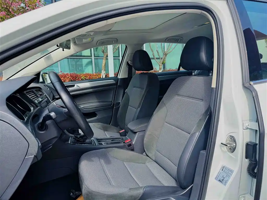 Volkswagen Golf 2018 230TSI Automatic Comfort фото 5