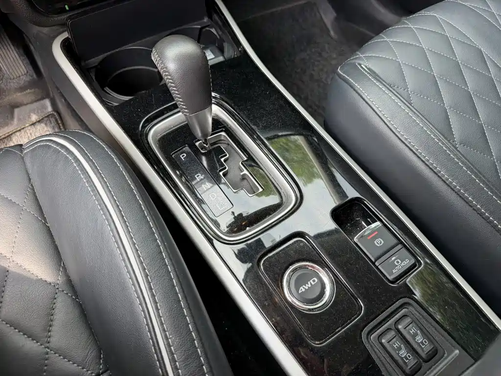 Mitsubishi Outlander 2021 2020 2.4L 4WD Luxury 7-seater
