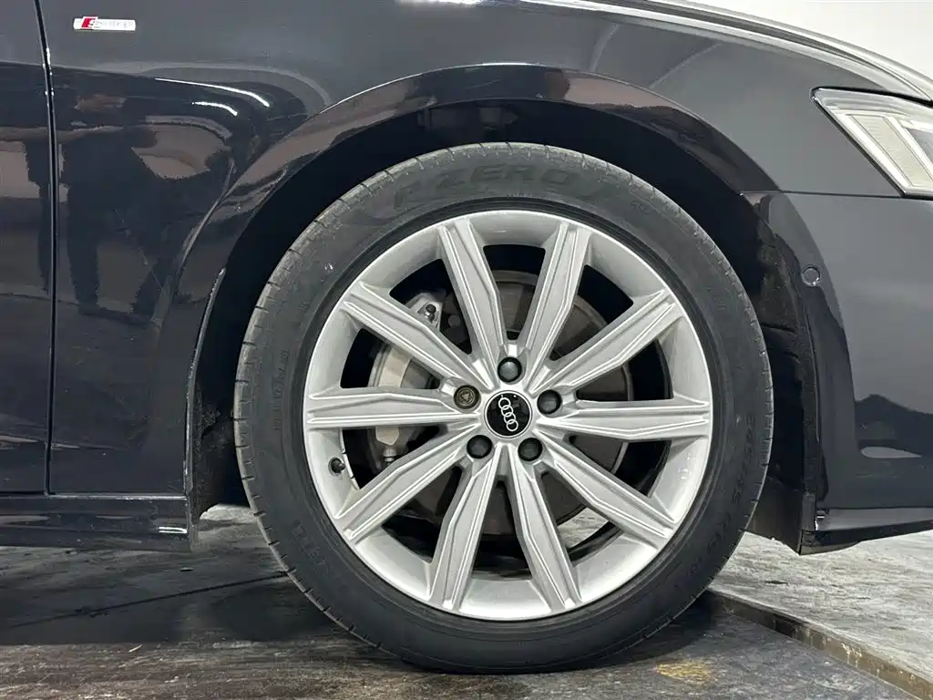 Фото 14 - Audi A6L