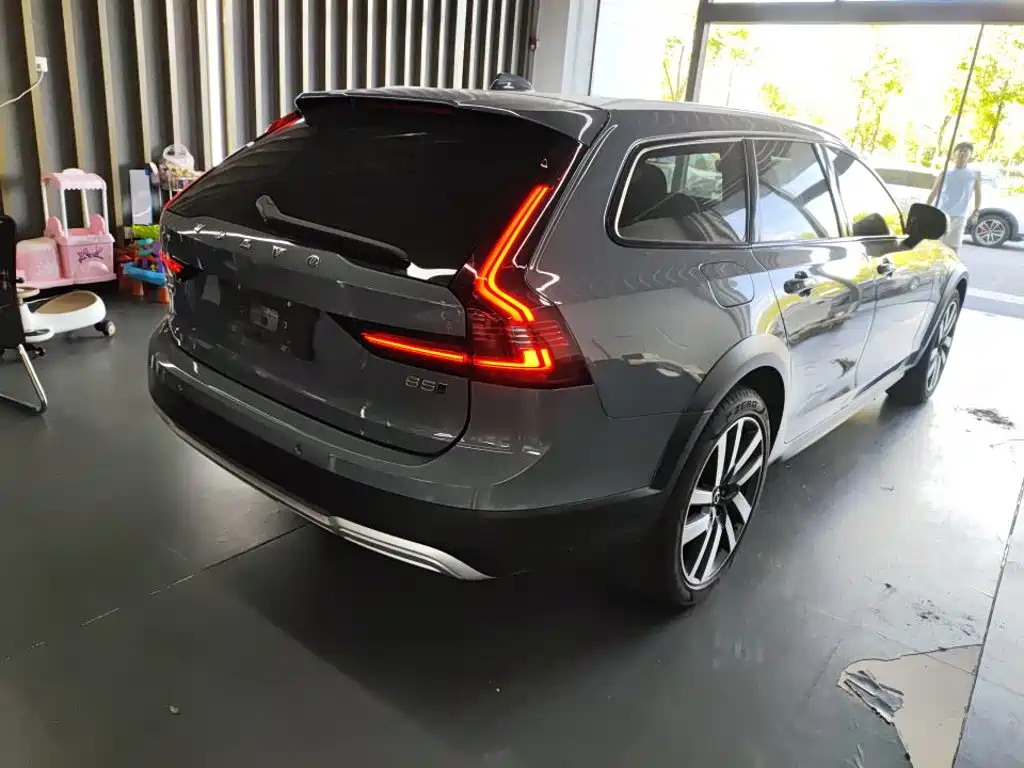 Volvo V90 2023 2023 Cross Country B5 AWD Smart Premium Edition