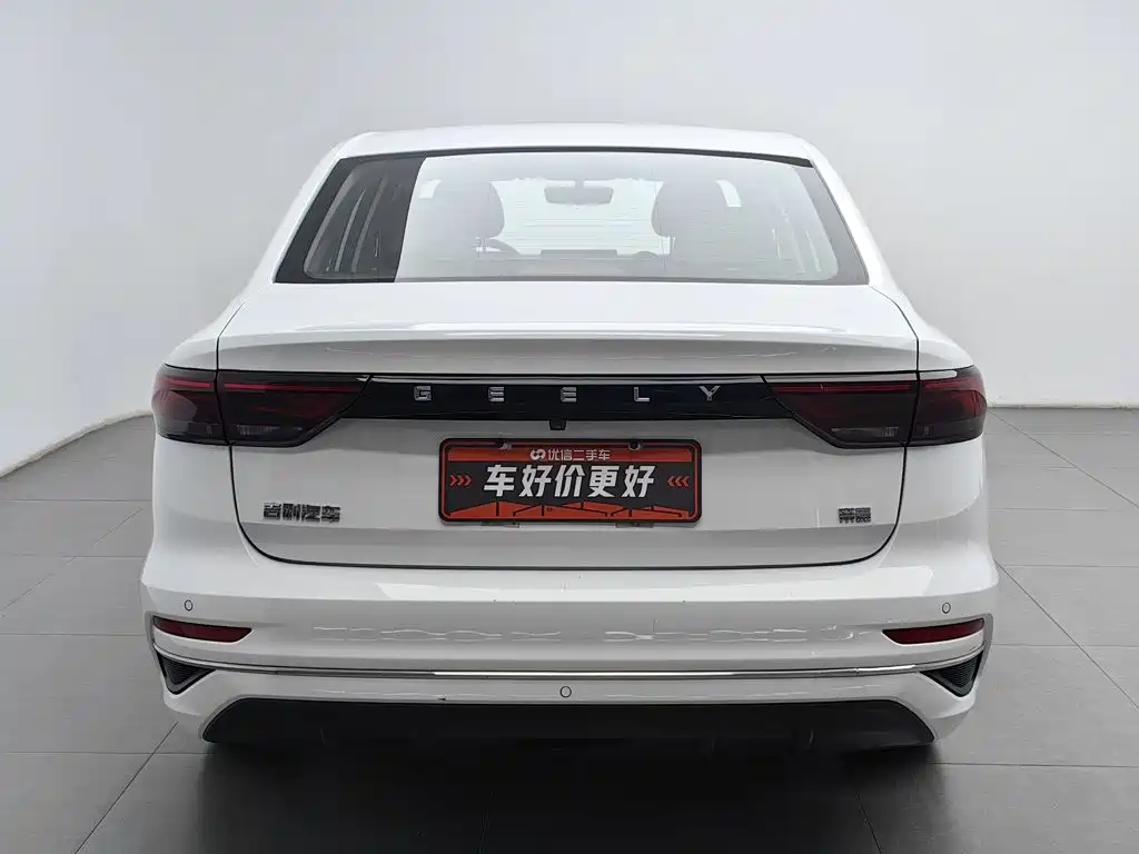 Фото 4 - Geely Emgrand