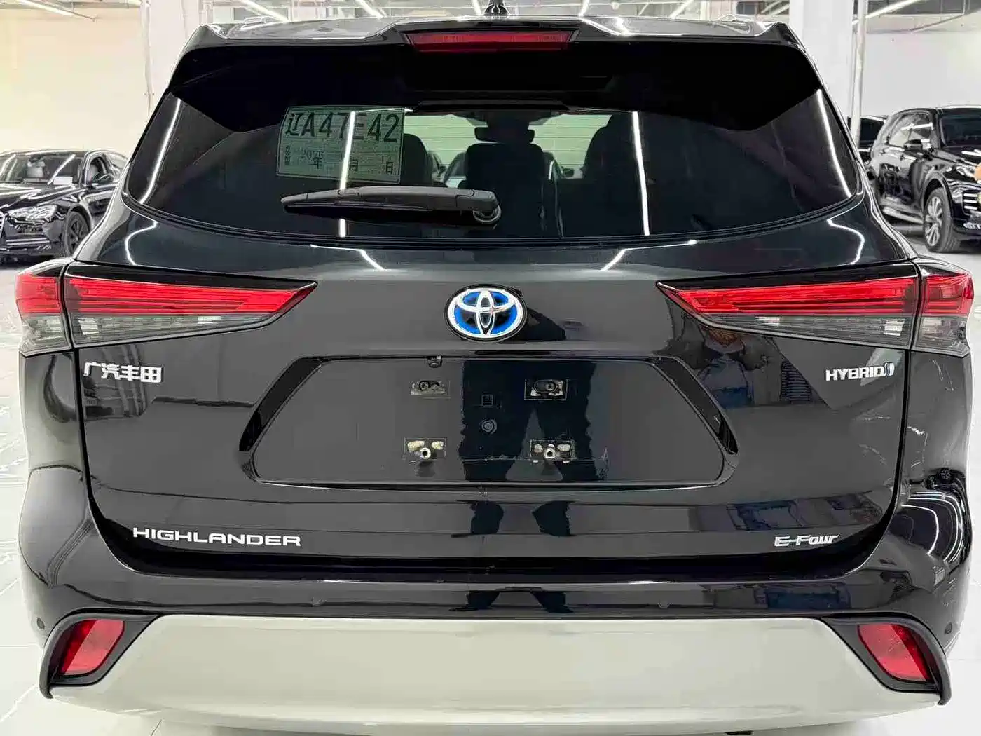 Toyota Highlander 2022 Model Dual Engine 2.5L 4WD Premium Edition 7-Seater фото 8