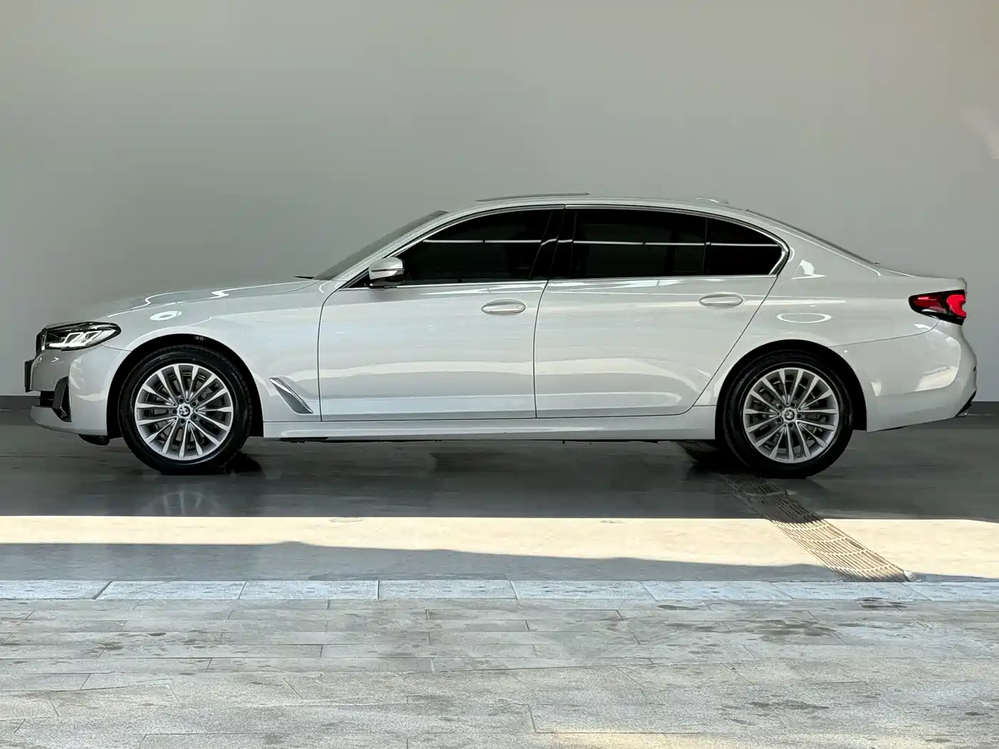 BMW 5 Series 2022 525Li Luxury Package фото 4