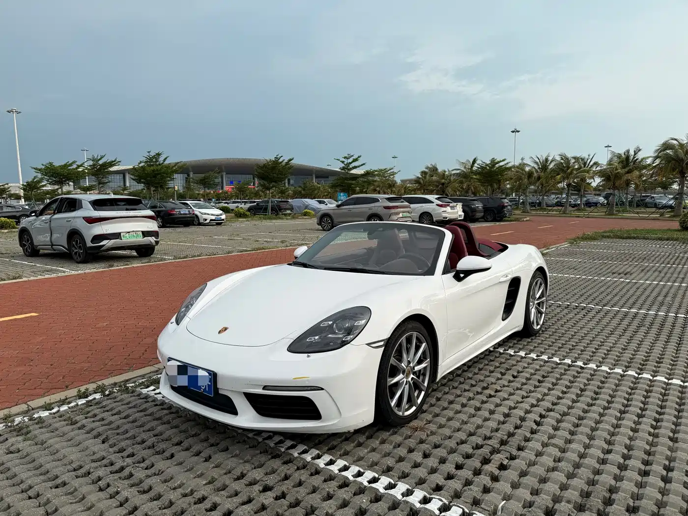 Фото 1 - Porsche 718