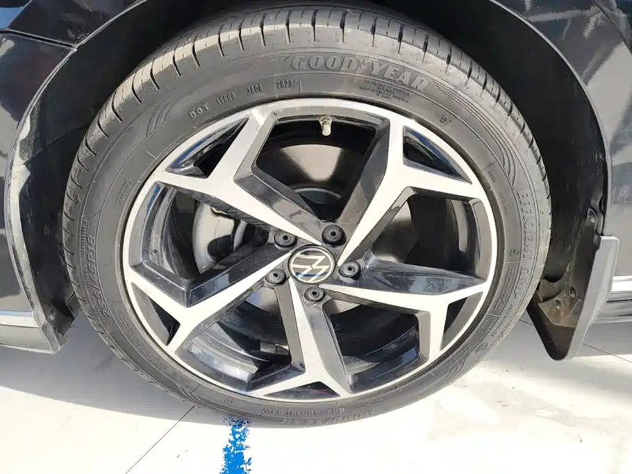Volkswagen Magotan 2023 Model 2 Million Commemorative Edition 330TSI DSG Luxury фото 6