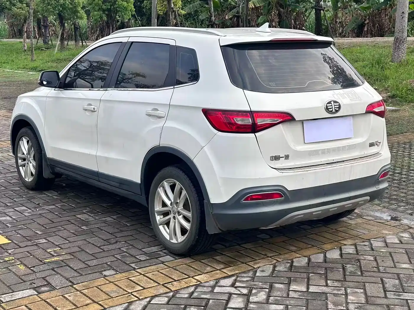 FAW Senya R7 2017 2016 1.6L Manual Comfort