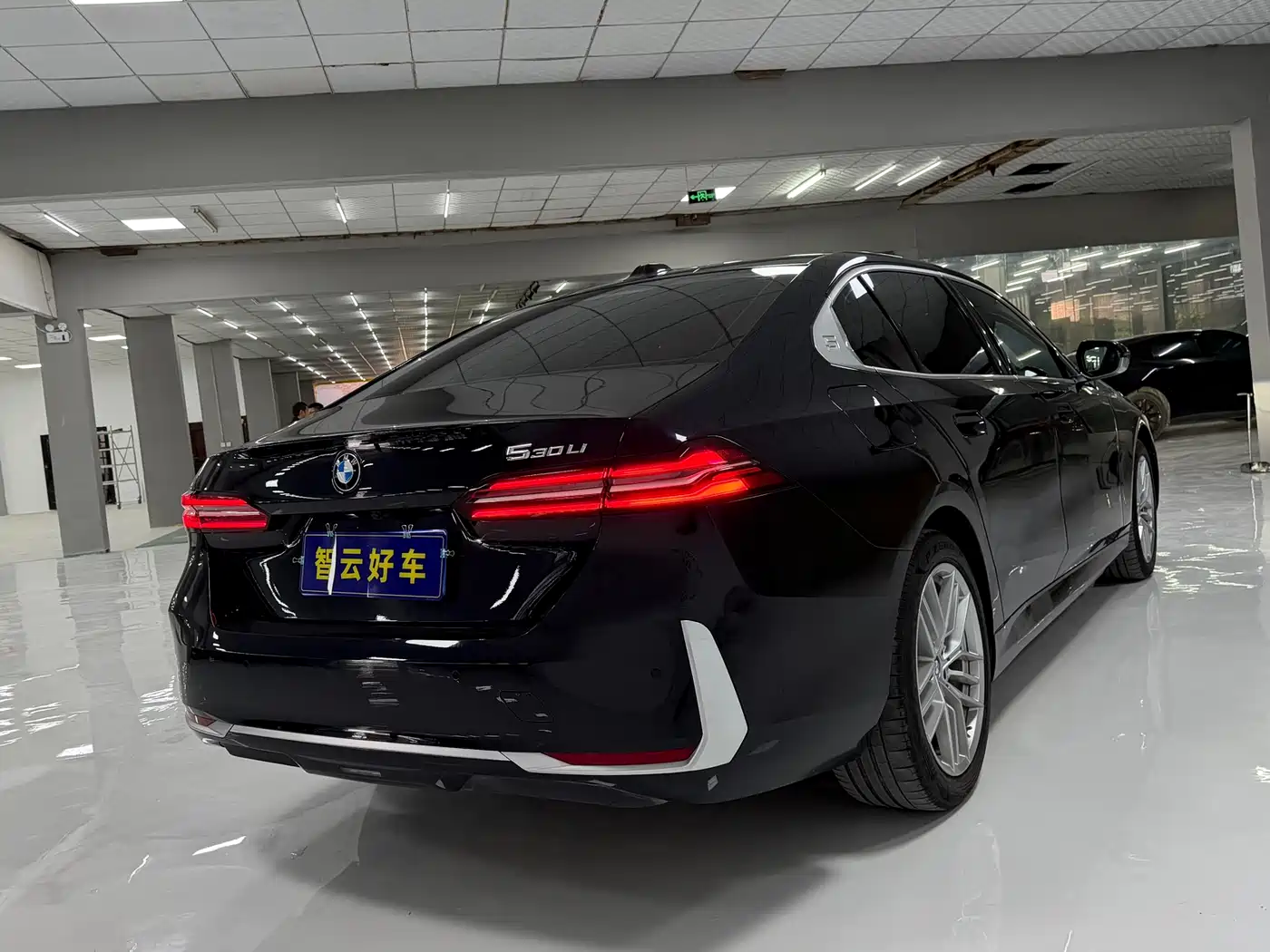 BMW 5 Series 2024 525Li Luxury Package фото 9