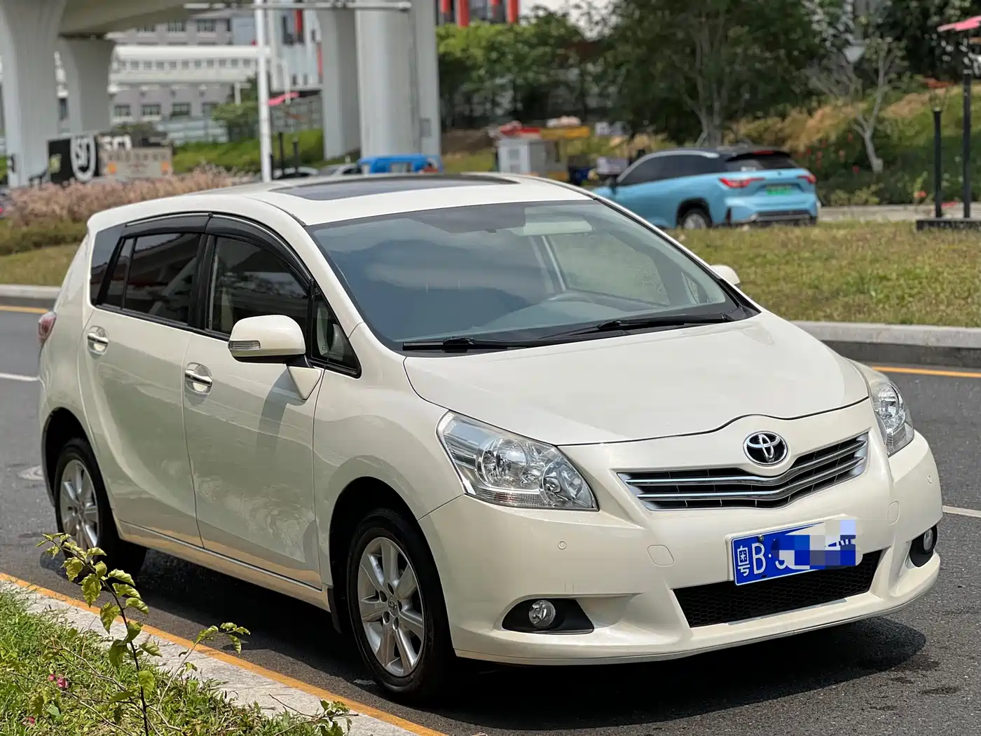 Toyota E'Z 2014 Xingyao 180E CVT Elite фото 3
