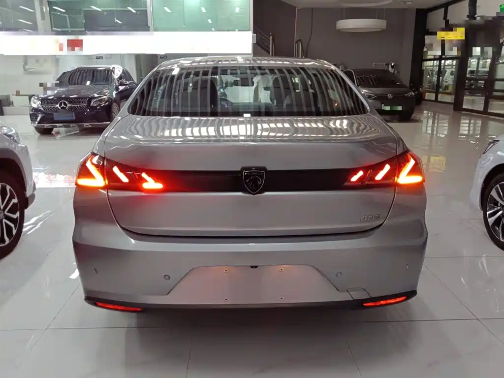 PEUGEOT 408