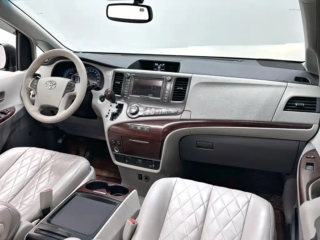 Toyota Sienna 2011 2011 3.5L 2WD Automatic