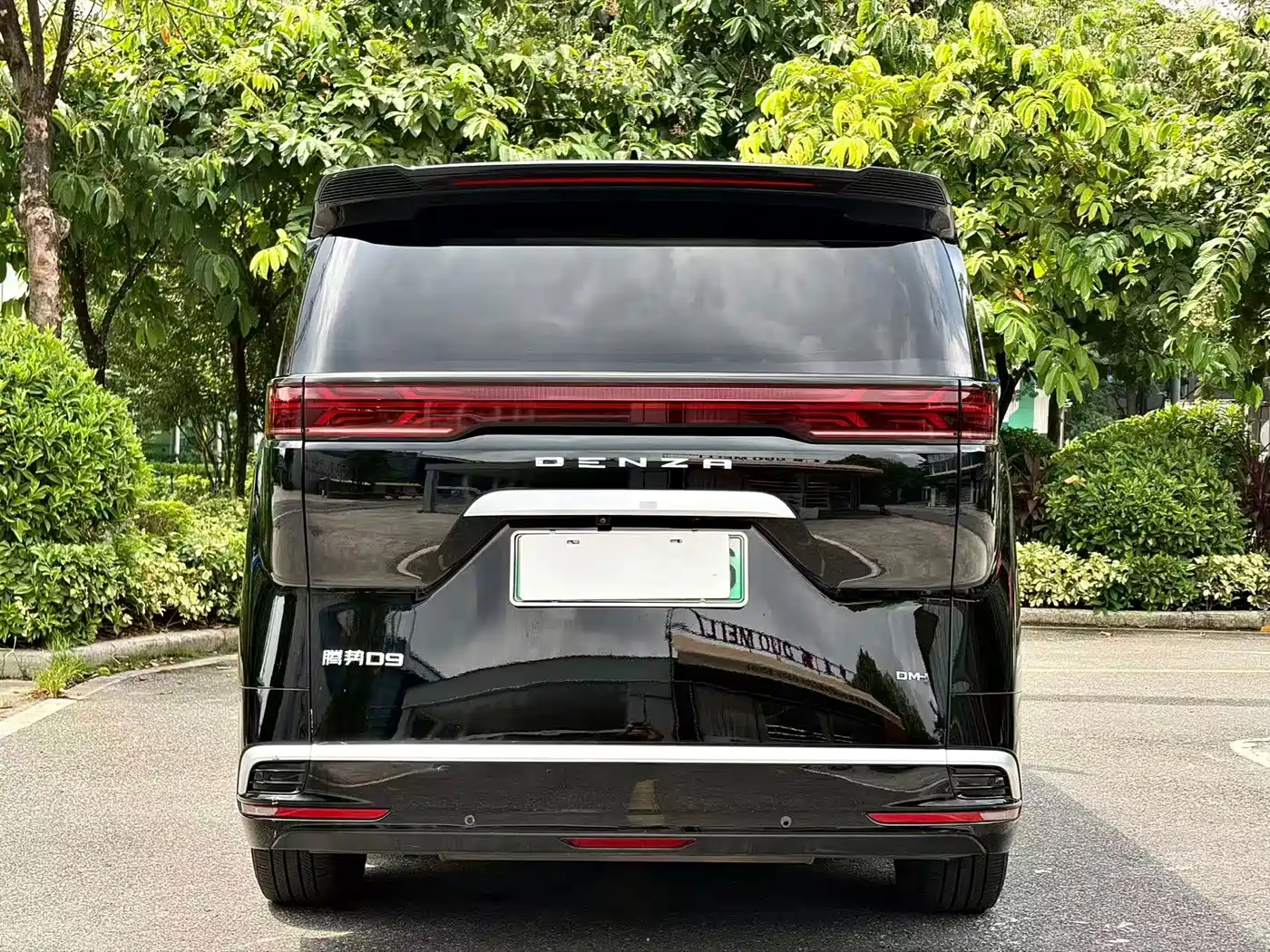 Denza D9 2023 2022 DM-i 1040 Premium