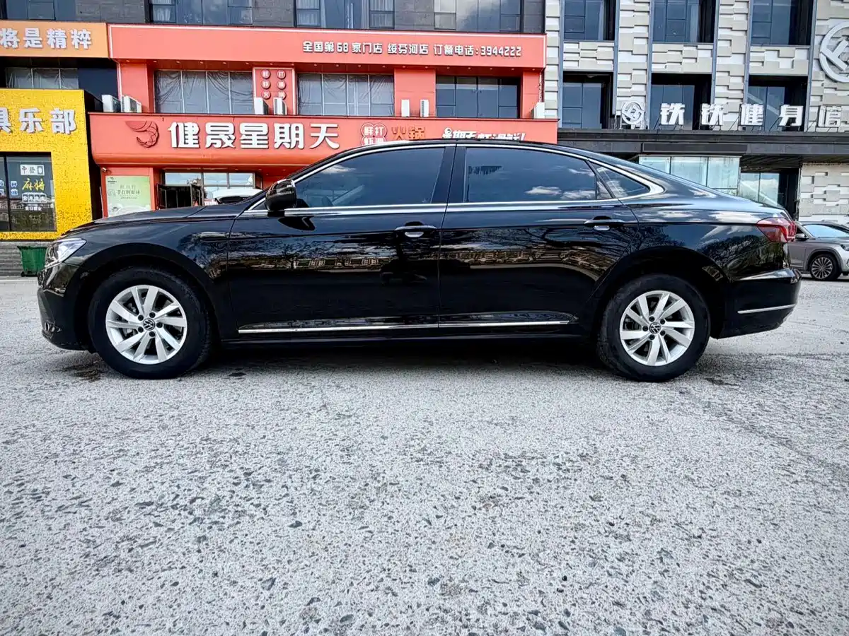 Volkswagen Passat 2022 280TSI Business Edition фото 8