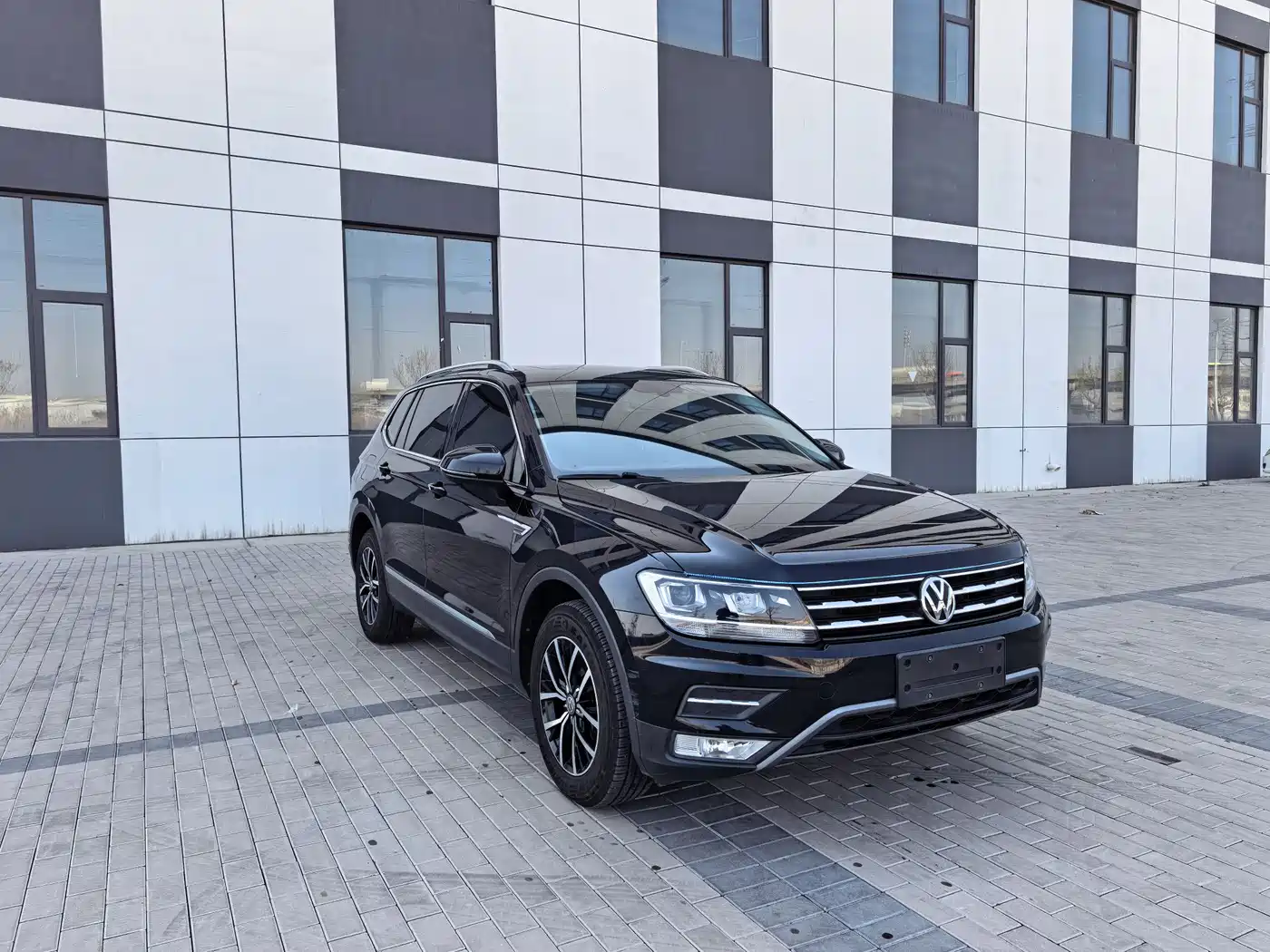 Volkswagen Tiguan L 2018 Facelift 330TSI Automatic 2WD Luxury Edition фото 2