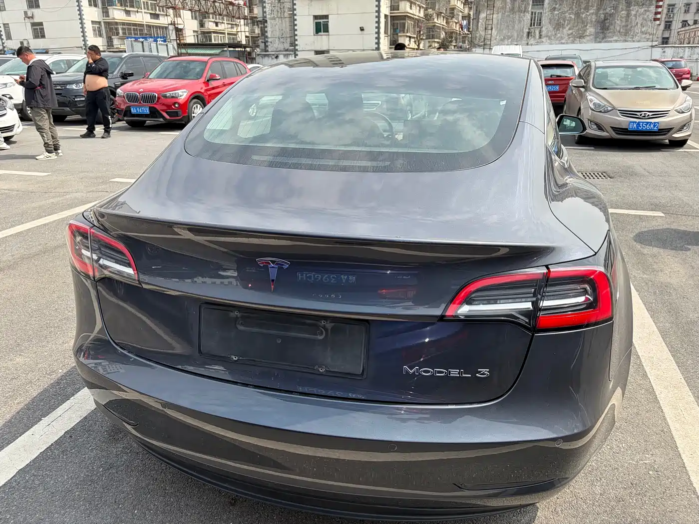 TESLA MODEL 3