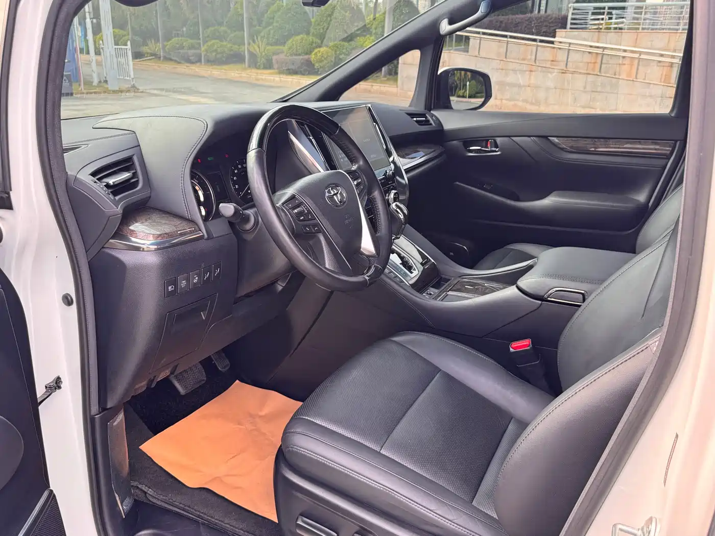 Toyota Alphard 2021 Hybrid 2.5L Premium фото 7