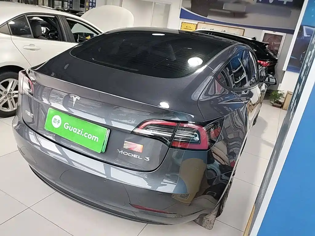 Фото 5 - Tesla Model 3