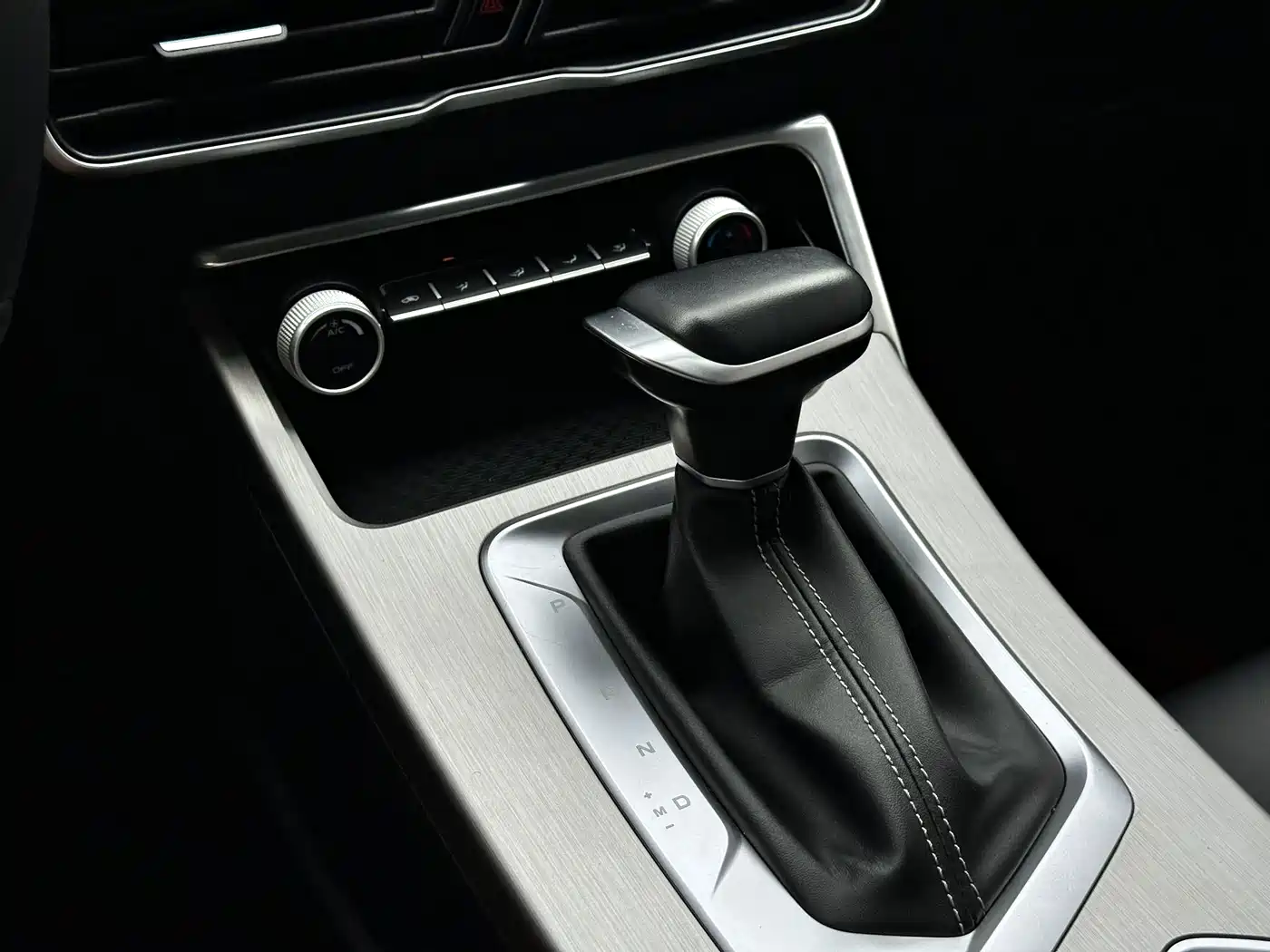 Фото 10 - Geely Coolray