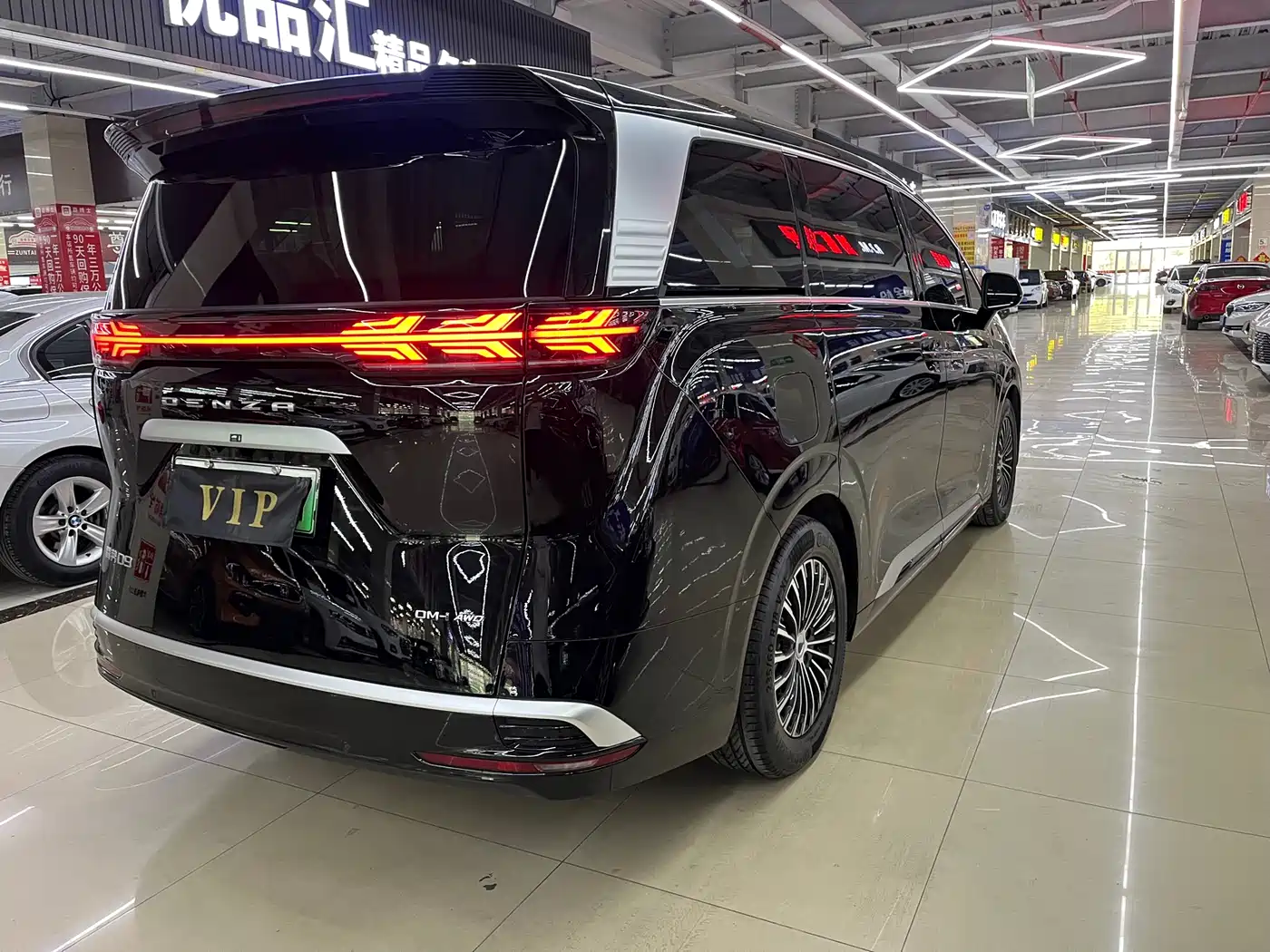Denza D9 2024 DM-i 980 AWD Prestige фото 17