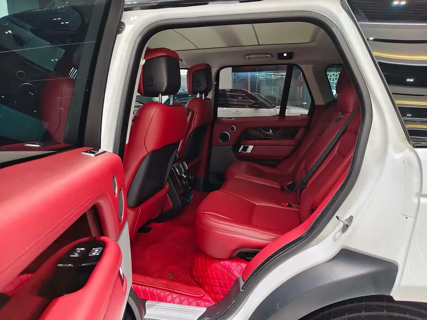 Land Rover Range Rover 2020 3.0 L6 Shengshi Edition фото 11