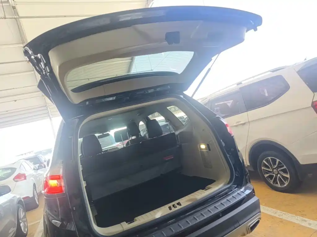 Фото 19 - Ford Edge