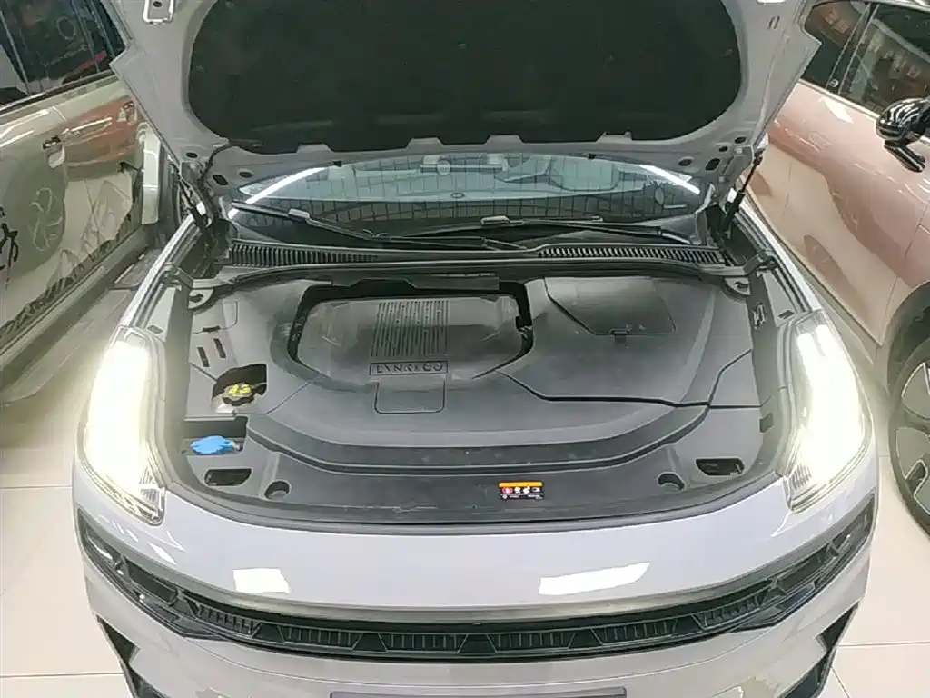 Lynk & Co 06 EM-P 2022 PHEV 84KM Range Pro фото 20