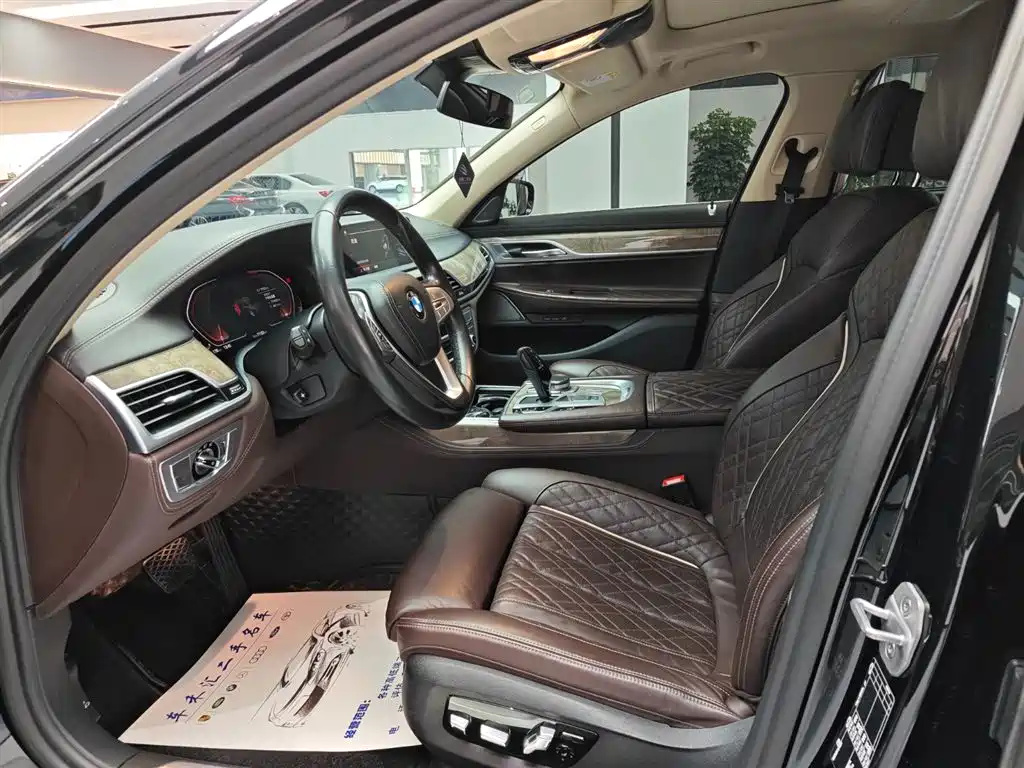 BMW 7 Series 2021 Model 740Li Leading Luxury Package фото 4