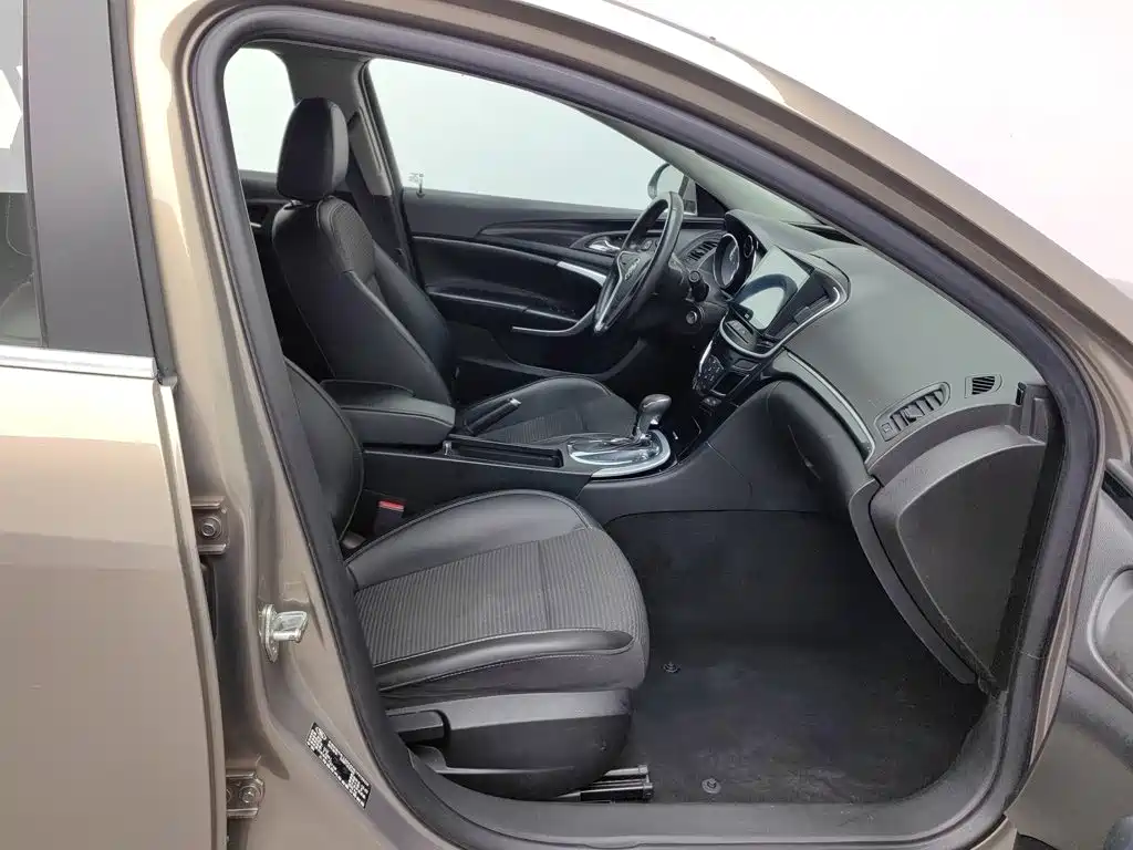 Photo 23 - Buick Regal