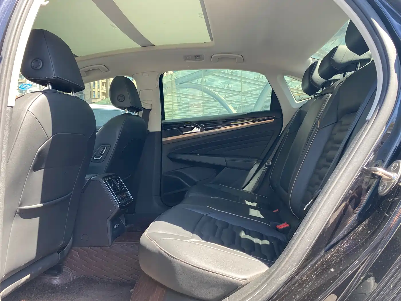 Volkswagen Passat 2019 330TSI Elite Version China VI фото 8
