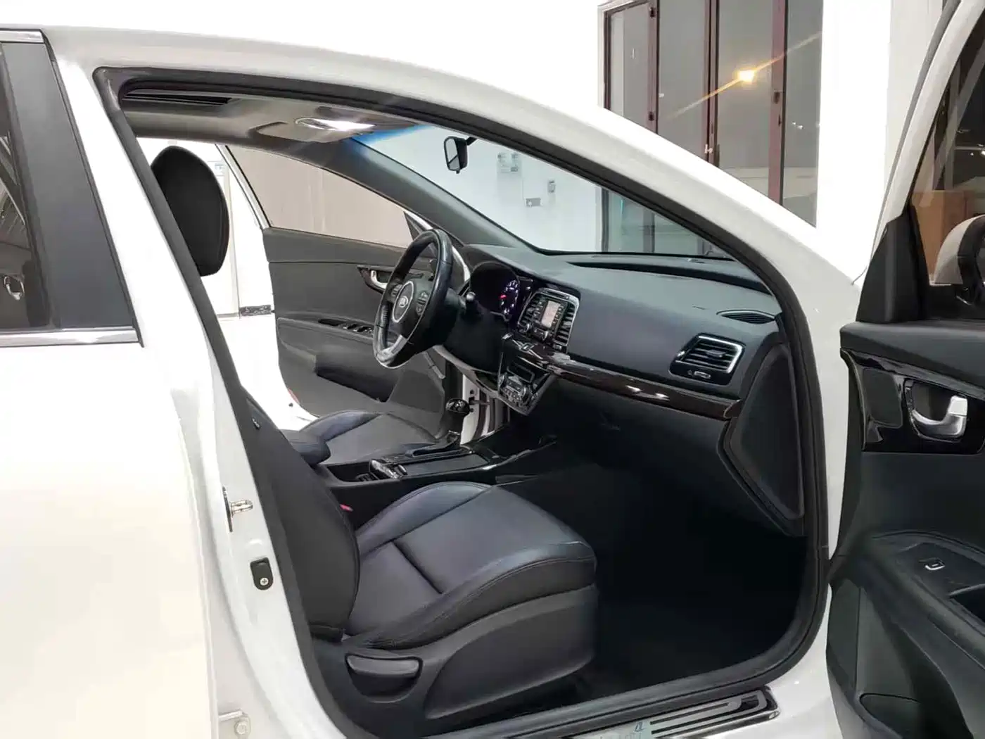Kia K4 2014 1.8L Automatic DLX фото 9