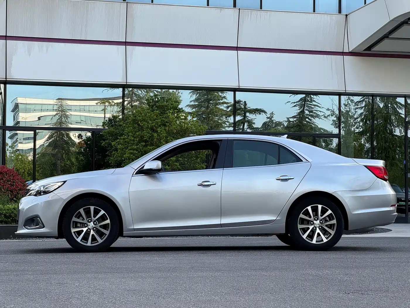 Chevrolet Malibu 2016 2.0L Automatic Luxury фото 5