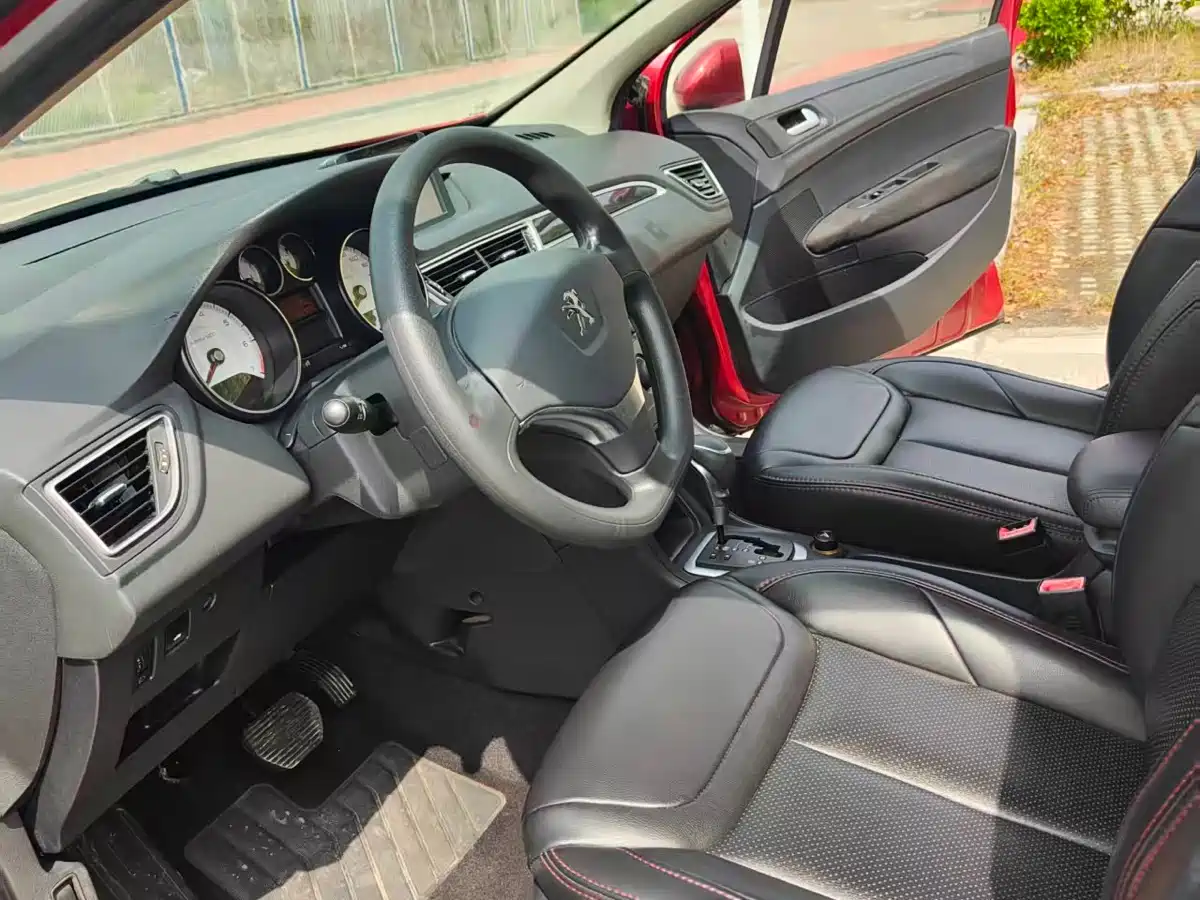 Peugeot 308 2014 Model Joy Edition Classic 1.6L Automatic Superior Style фото 12