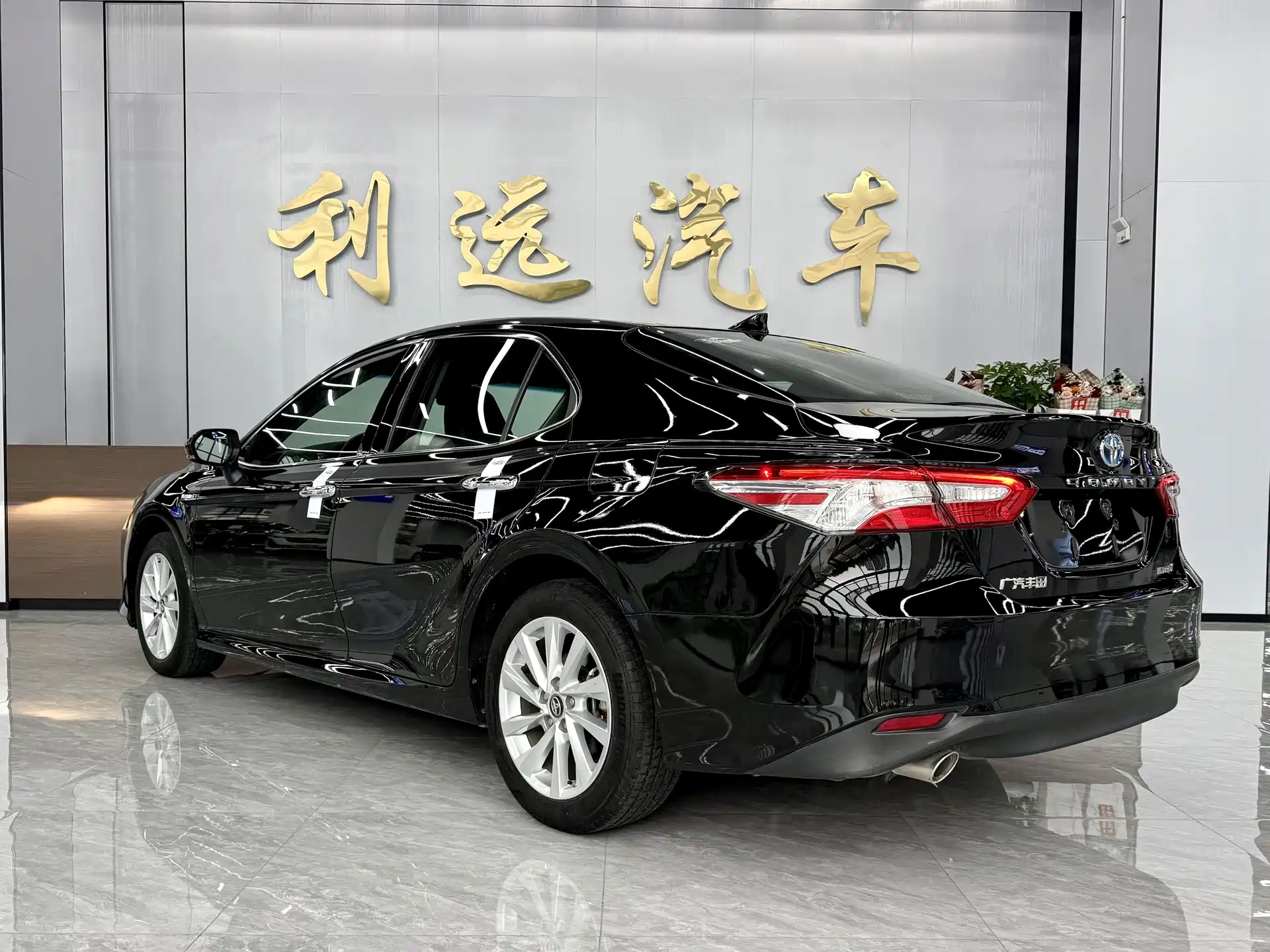 Фото 17 - Toyota Camry