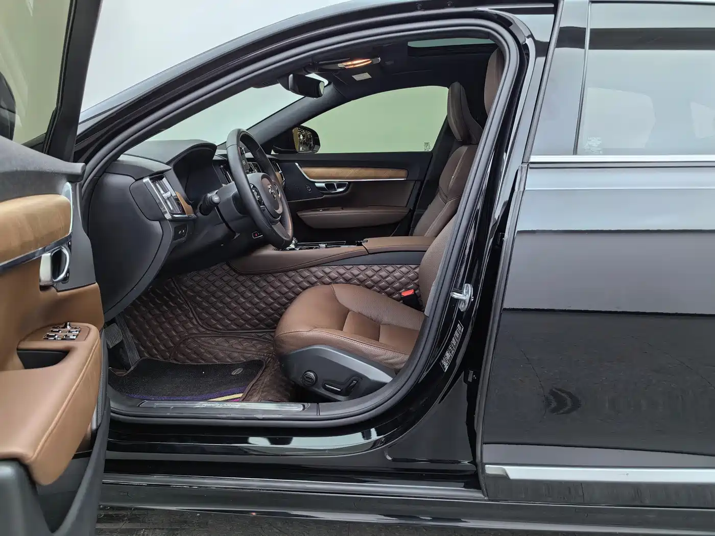Volvo S90 Plug-in Hybrid 2024 2024 PHEV AWD Long Range Momentum Luxury Edition