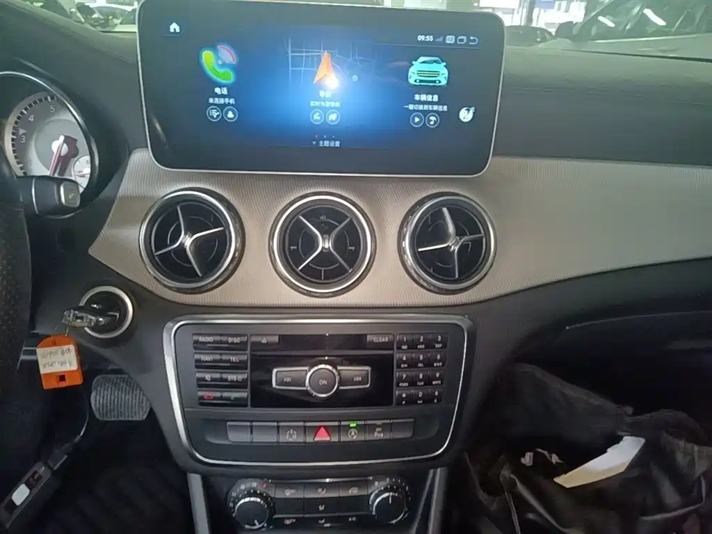 Mercedes-Benz GLA 2015 GLA 200 Dynamic фото 13