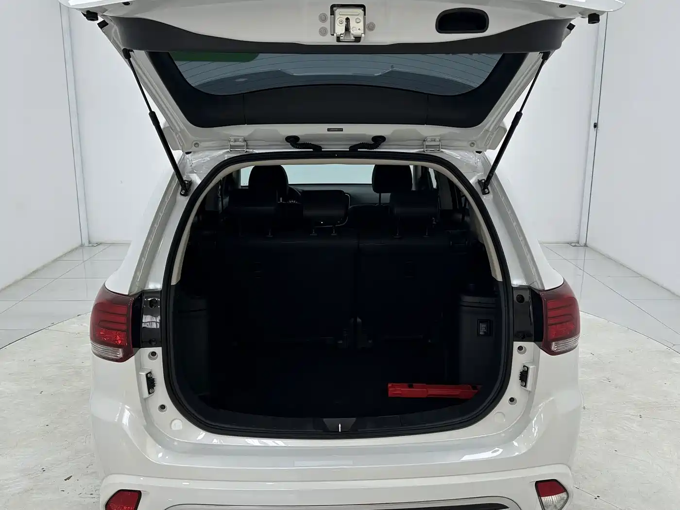 Mitsubishi Outlander 2023 2021 Facelift 2.0L 2WD Premium Edition 5-Seater
