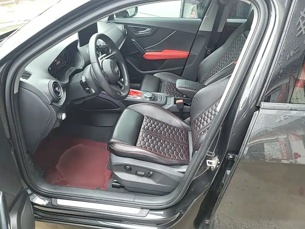 AUDI Q2L E-TRON