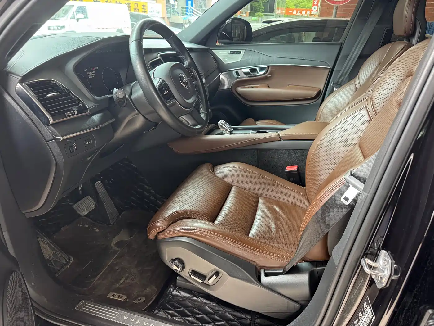 VOLVO XC90