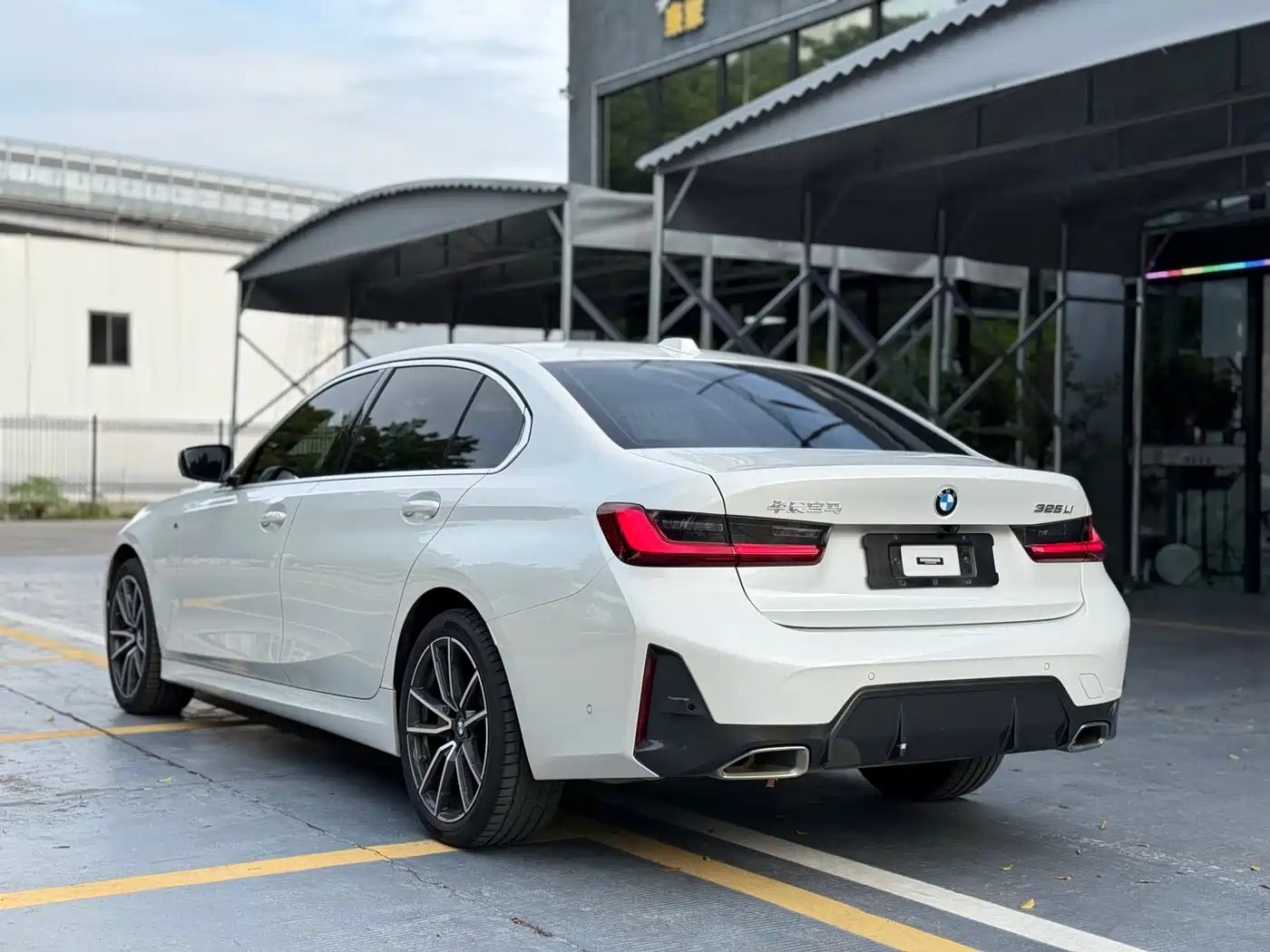BMW 3 Series 2023 325Li M Sport Package фото 7
