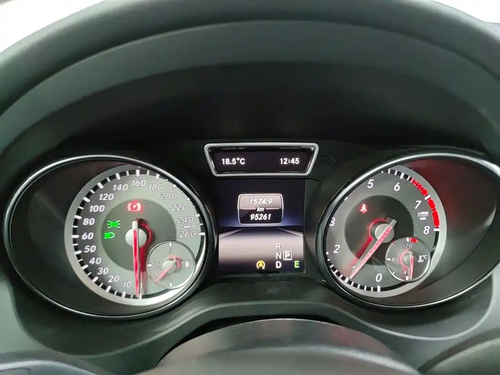 Mercedes-Benz GLA 2015 GLA 200 Dynamic фото 12