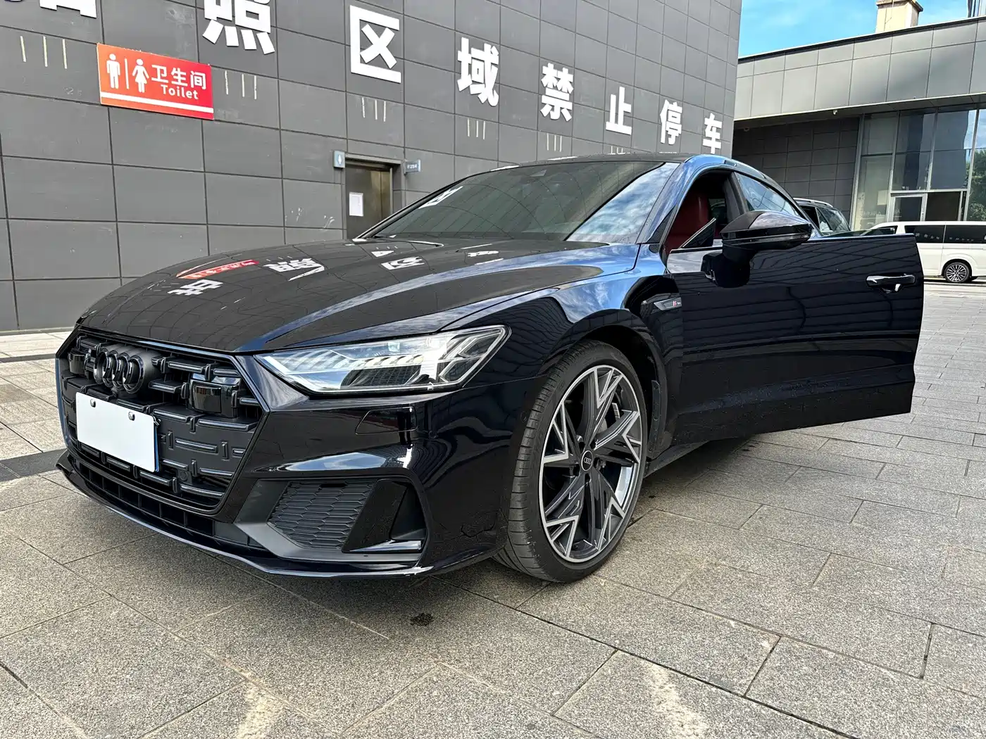 Audi A7L 2023 2023 45 TFSI quattro S-line Shadow Warrior Edition