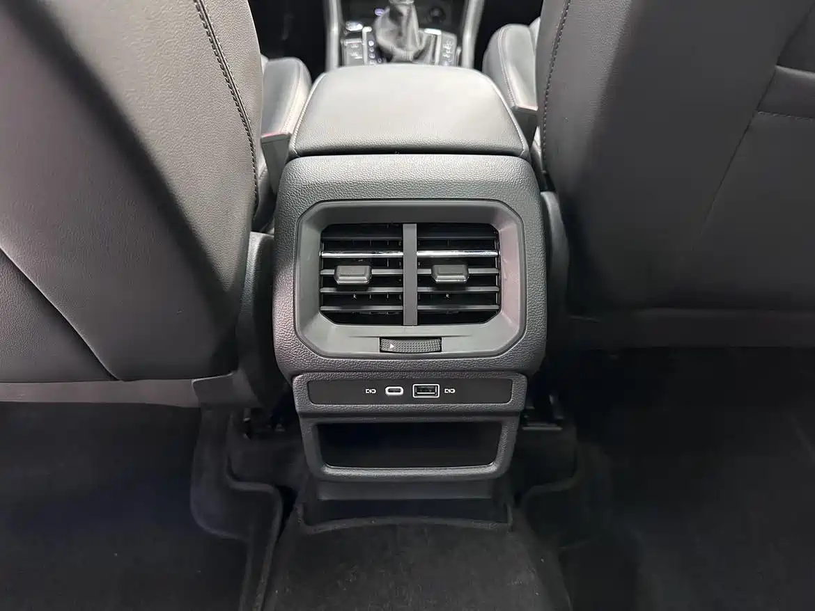 Volkswagen Tharu 2022 330TSI AWD Flagship Edition фото 10