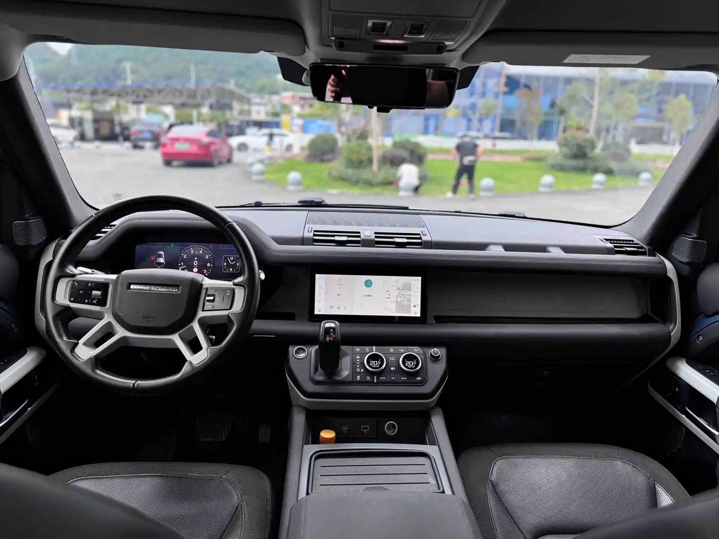 Land Rover Defender 2020 110 P400 Dark Special Edition фото 5